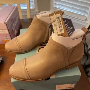 TOMS women’s Leather boots Reese Taupe Gray Smooth